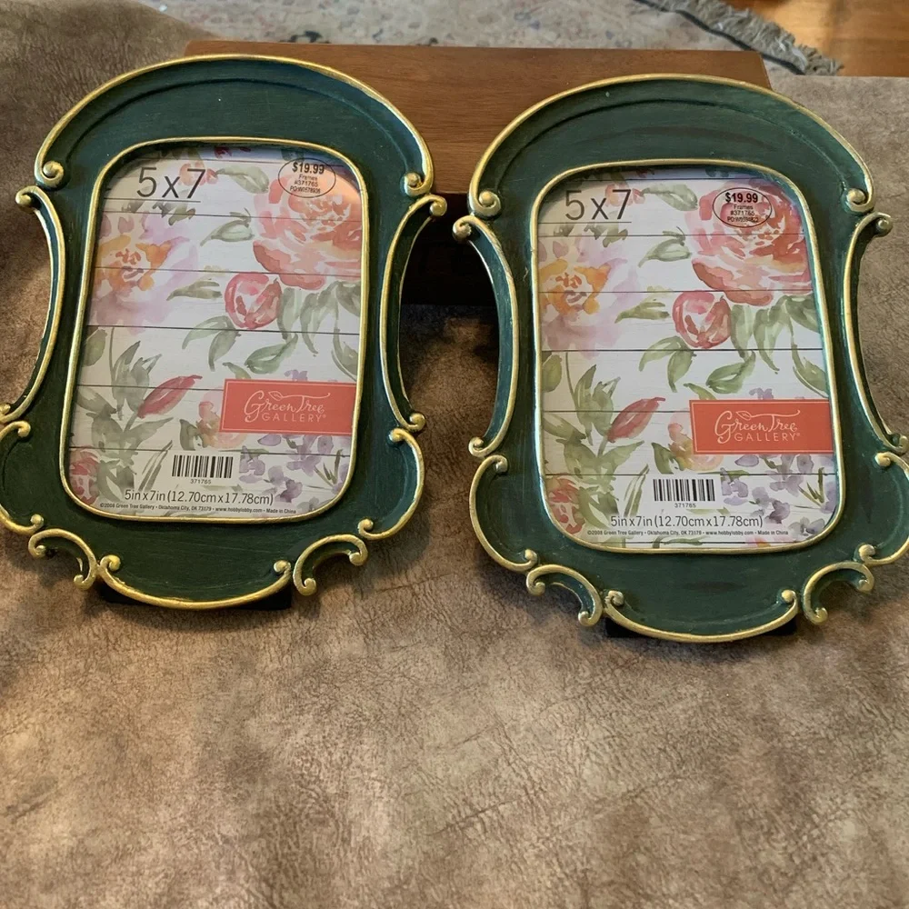 2 Picture Frames